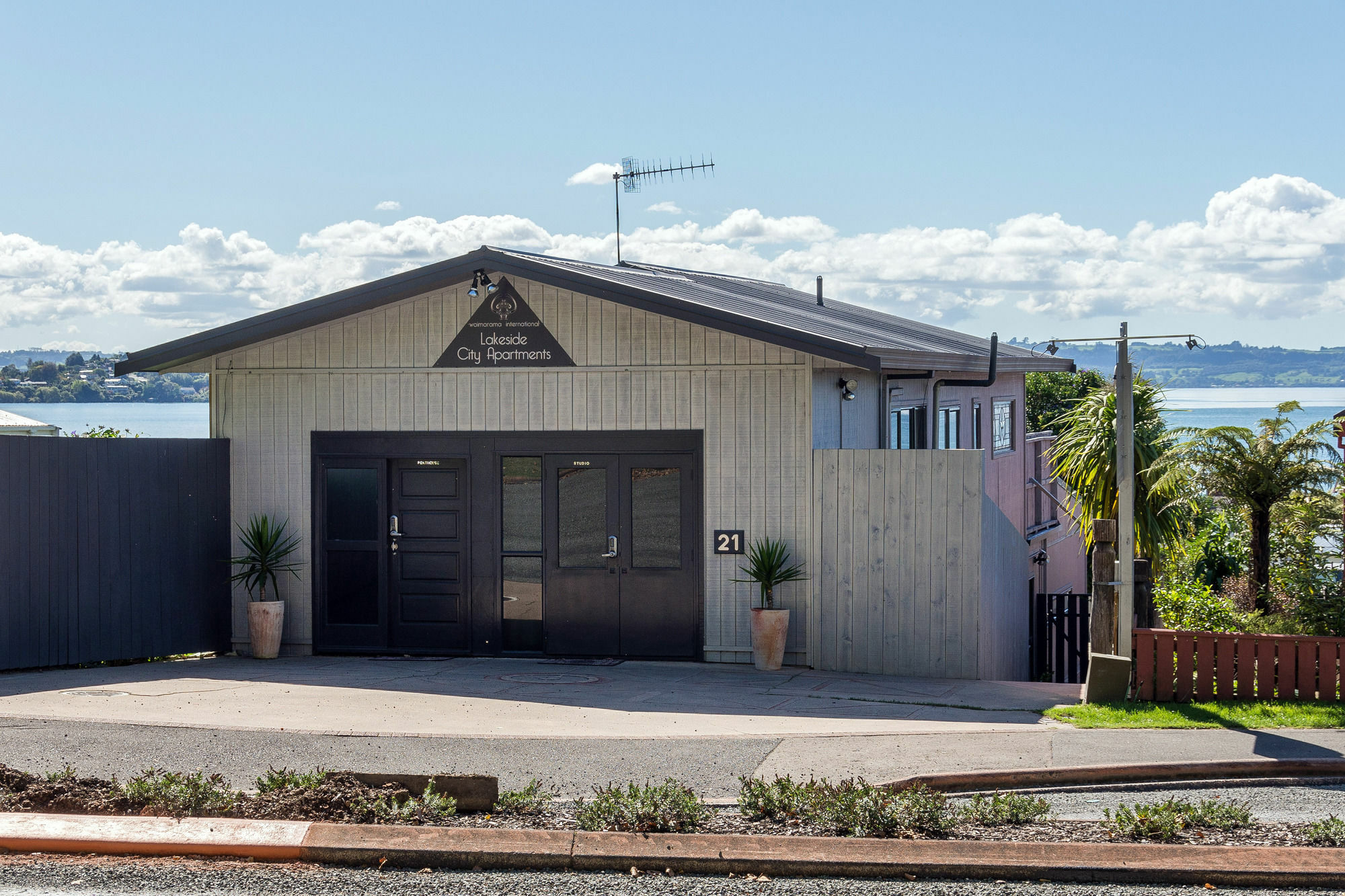 Lakeside City Lodge Rotorua Bagian luar foto